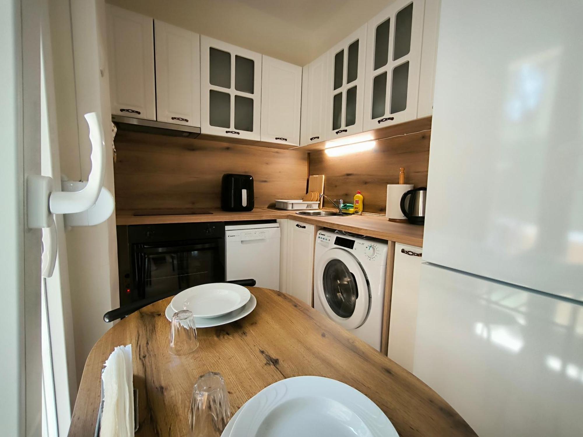 Port View, Veranda, 80 Sqm, Spacious Place For 6 Thessaloniki Exterior photo